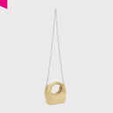 Greta Nano Silky Mini Tasche mit Kette haengend Seitenansicht
