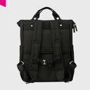 Rückansicht des WEATHERGOODS SWEDEN Bikepacks mit gepolsterten Rucksack-Schultergurten und verstellbarem Brustgurt für maximalen Tragekomfort.