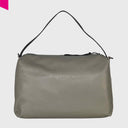 Rückansicht der Cromia Alyson Schultertasche aus fein genarbtem Leder
