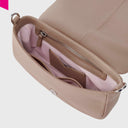 Innenansicht
Innenansicht der MAELLE ESSENTIAL FOLD Tasche beige mit Reißverschlussfach und Kartenfach