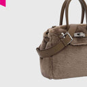 Detailaufnahme des E&N Heather Shopper klein mit abnehmbarem Schulterriemen und silberfarbener Hardware
