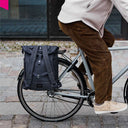 CITY Bikepack Fahrradtasche Blau im Einsatz auf dem Fahrrad
