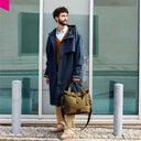 CITY Bike Satchel Schultertasche getragen waehrend Stadtweg
