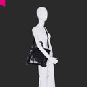 Shopper getragen am Model – Größenverhältnis und Tragekomfort